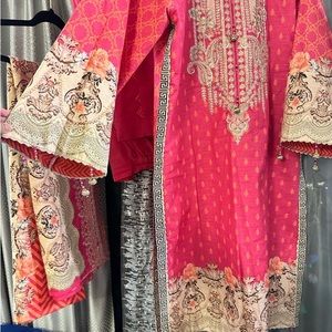 Pakistani/Indian Shalwar Kameez non brand pre-owned very good quality.
